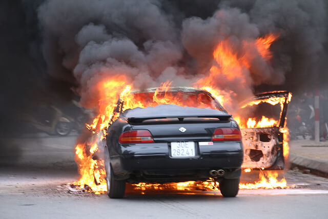 Nguyên nhân gây cháy nổ ô tô nguy hiểm và cách phòng tránh