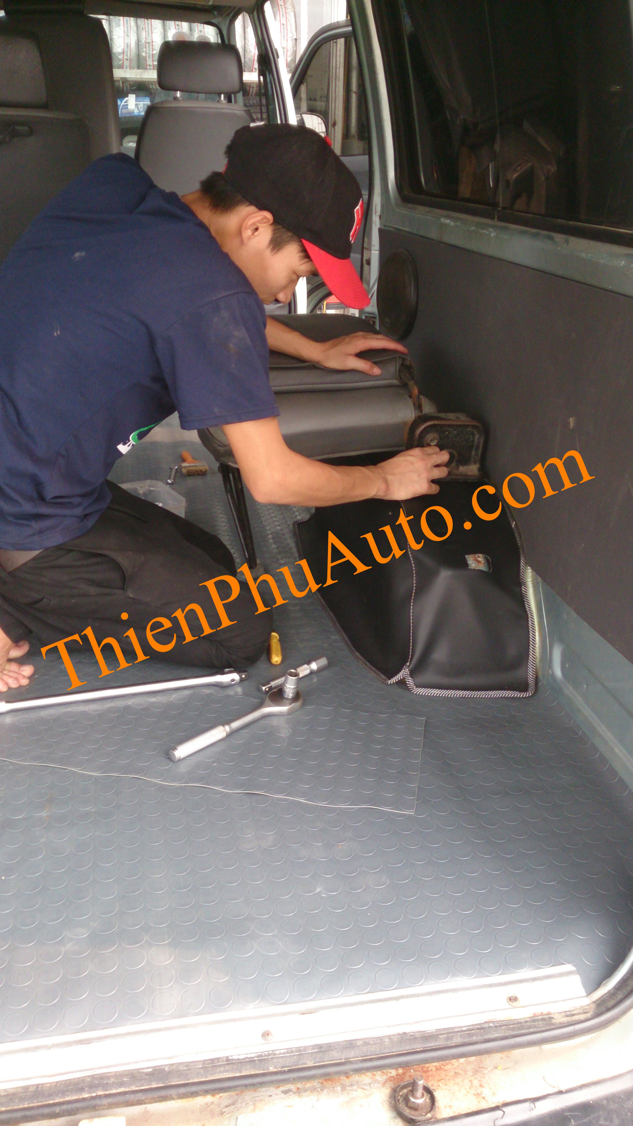 Bọc da sàn xe ô tô xe Toyota Zace 7 chỗ , chất liệu chống cháy cao cấp .