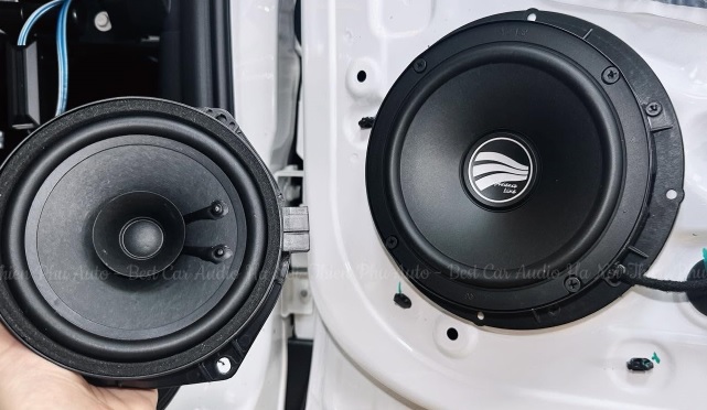 loa raonbow EL-C260S thay cho xe VF3