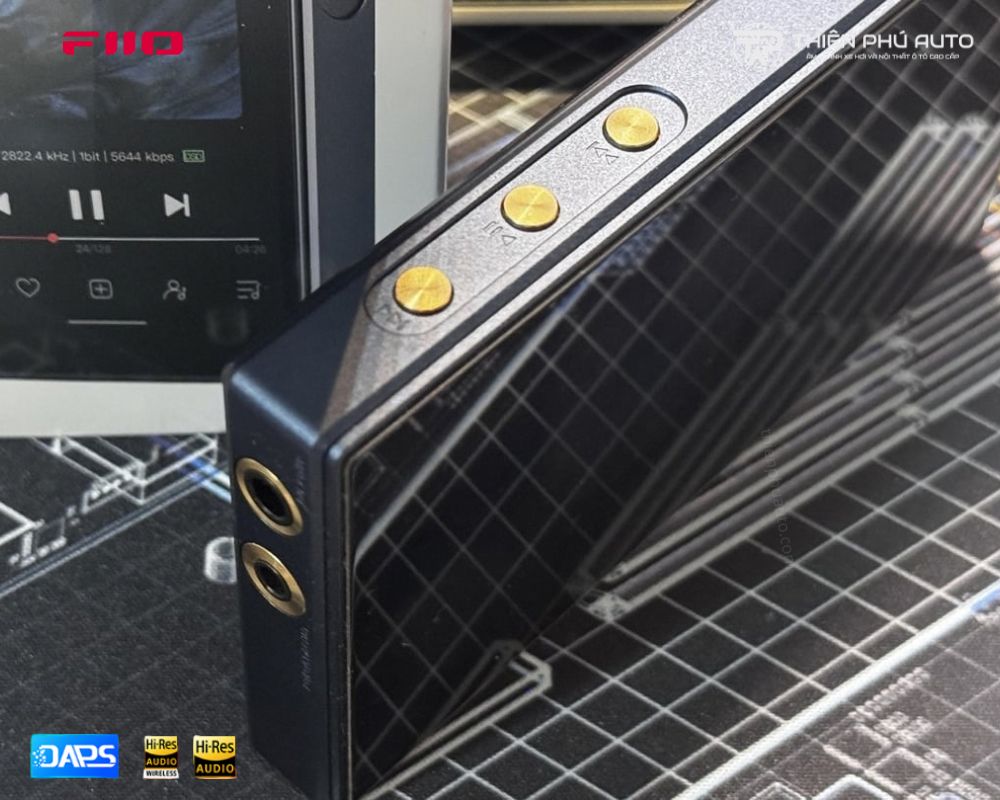 cạnh m&aacute;y nghe nhạc Fiio M21