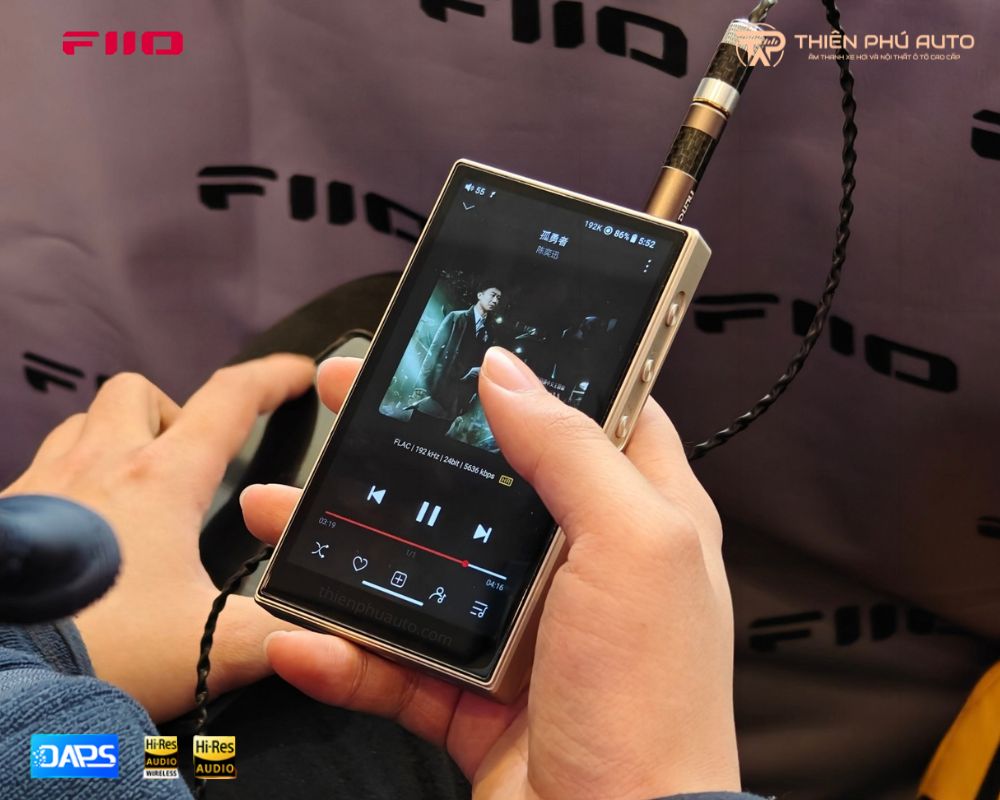 M&aacute;y nghe nhạc FiiO M21 nhỏ gọn cầm vừa tay