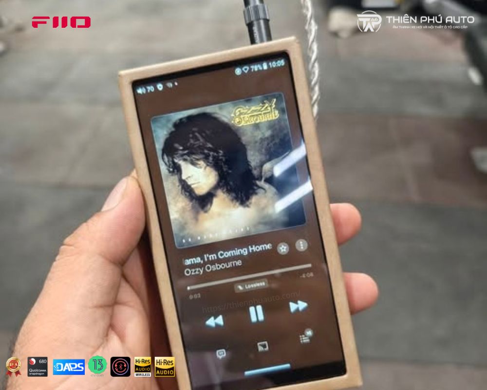 M&aacute;y nghe nhạc FiiO M33 R2R cầm vừa l&ograve;ng b&agrave;n tay