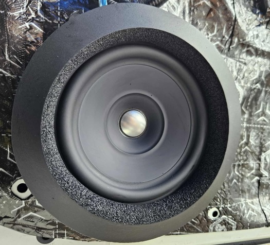 Audible Physics Monitor 1 lắp xe