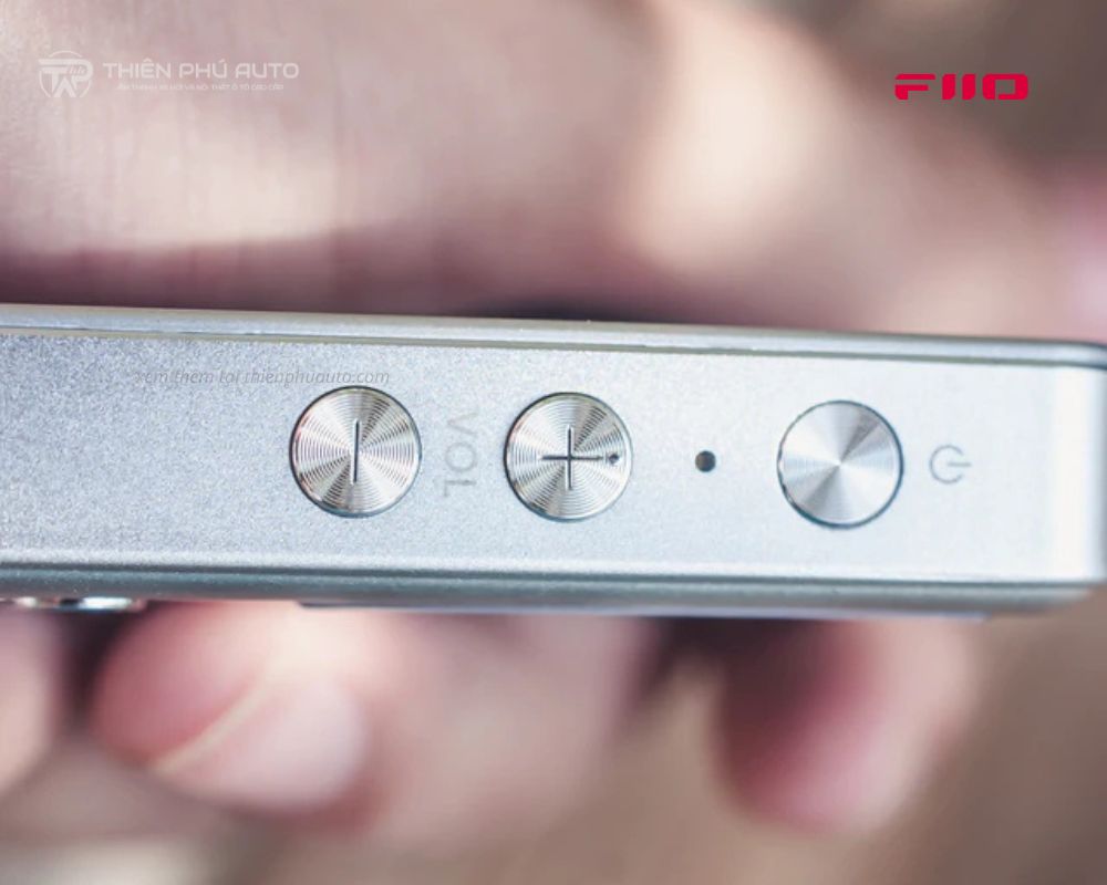 nút nguồn và volume Máy nghe nhạc FiiO X1