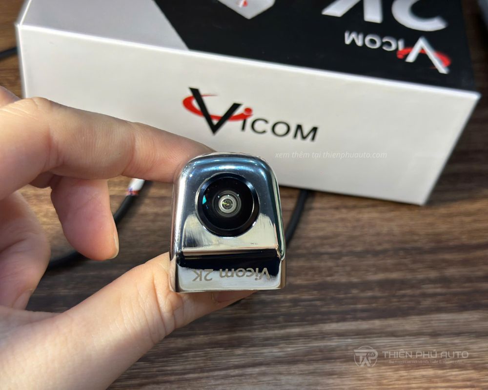 ảnh thực tế camera-lui-o-to-vicom-2k