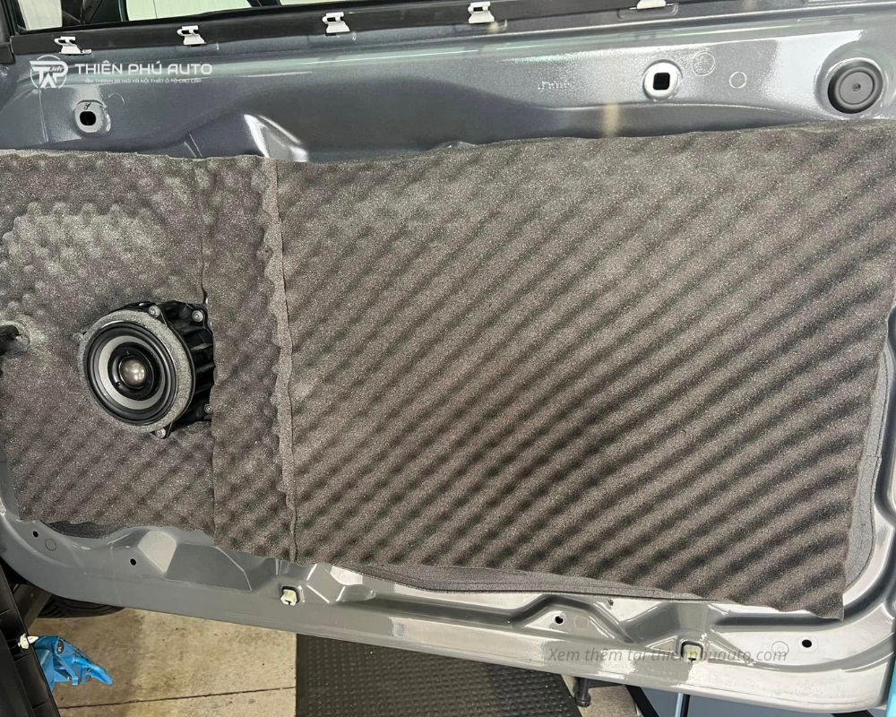 ảnh loa lắp cửa xe Morel IR-BMW4INT