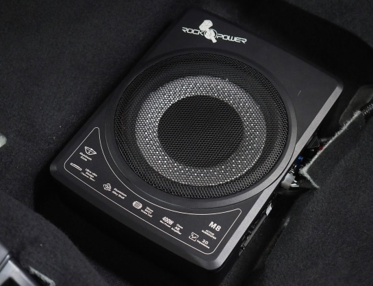 Rockpower M8 lắp thực tế xe