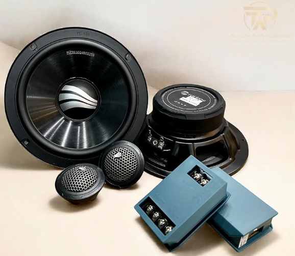 Bộ loa cánh cửa trước