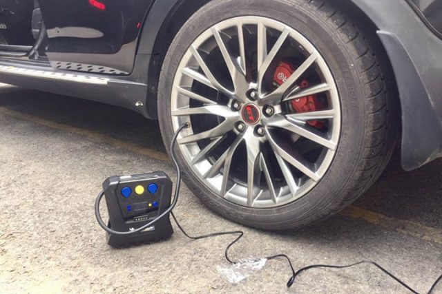 Cách bơm lốp xe ô tô chuẩn áp suất từ chuyên gia