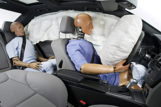 Các tính năng an toàn trên xe ô tô hỗ trợ đắc lực cho người lái