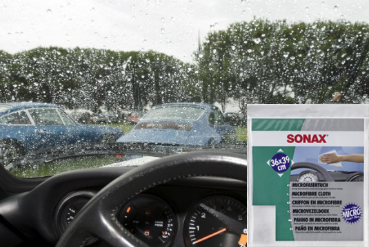 Khăn lau siêu mịn Sonax 416100 ngăn chặn tình trạng mờ sương lên từ bên trong ô tô