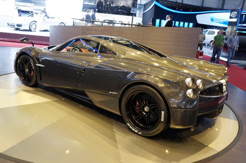 Pagani Huayra với bộ vỏ carbon 150.000 USD