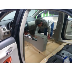 Quy trình dọn nội thất và dưỡng bóng cho xe Toyota Altis