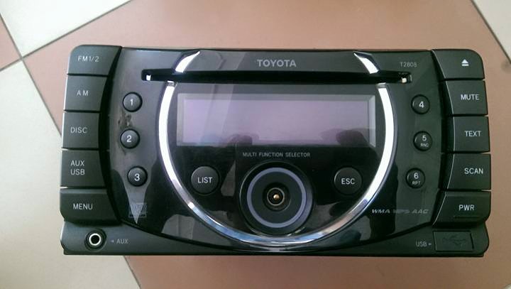 Đầu đĩa CD xe Toyota Innova, Foturner nguyên bản tháo xe