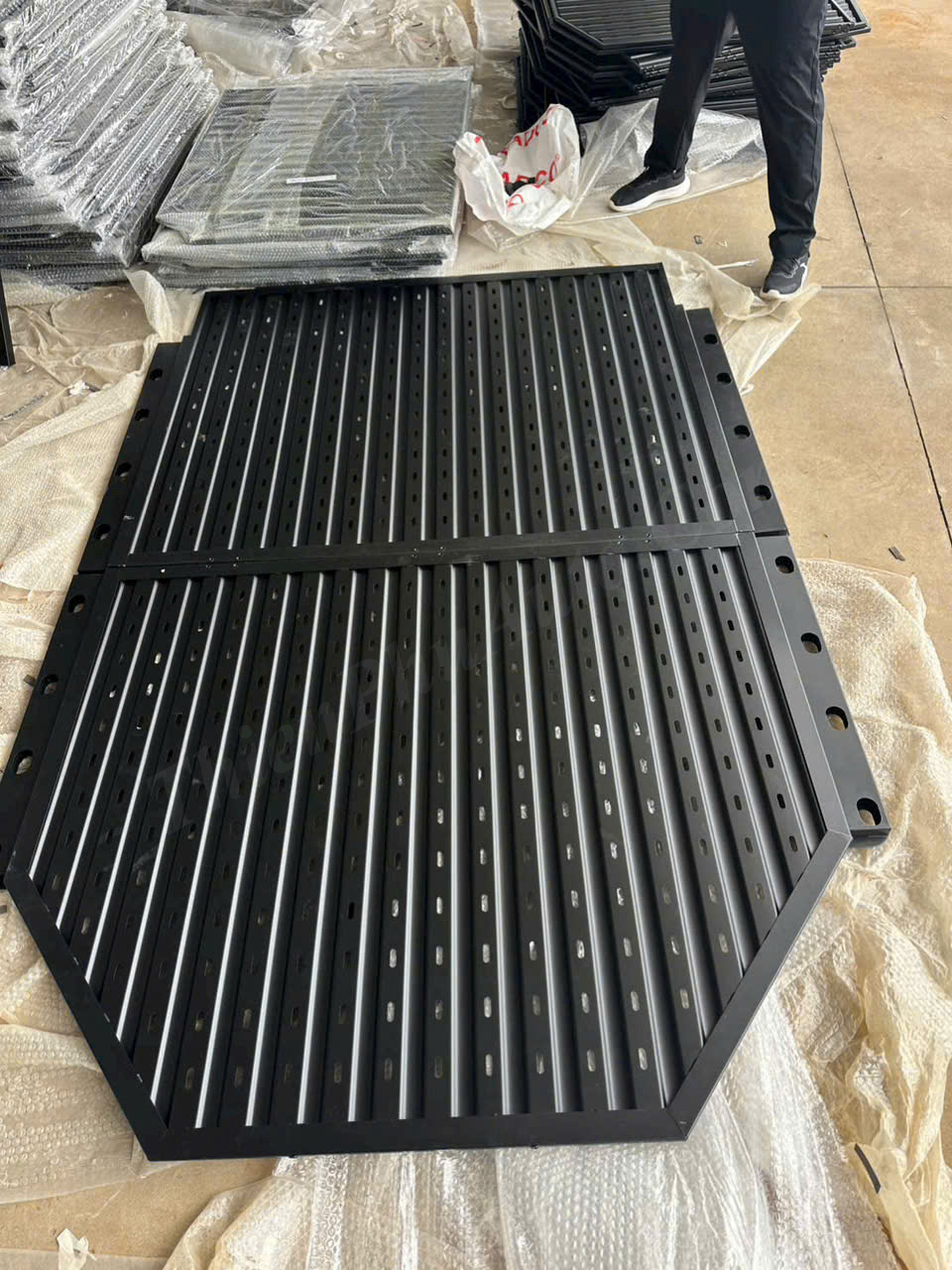 Ốp bảo vệ pin Vinfast VF9 - Tấm thép chống xước pin,, nặng 38kg, chống sập gầm, giữ bảo hành hãng